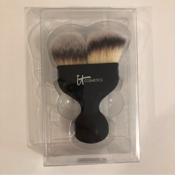 it cosmetics Other - IT Cosmetics Heavenly Luxe Hello Cheekbones Contour No 19 NWT